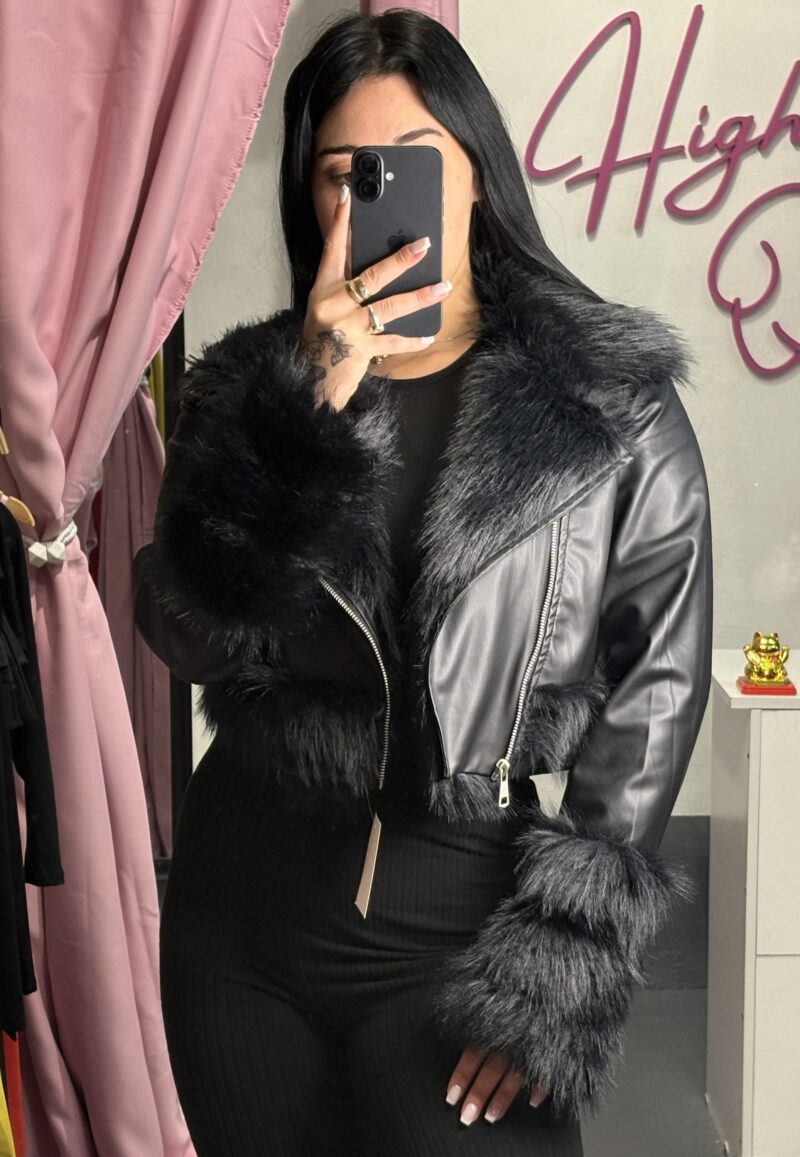 Campera Black Queen